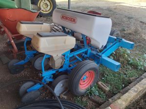 2 ROW PLANTER (With Fertilizer)